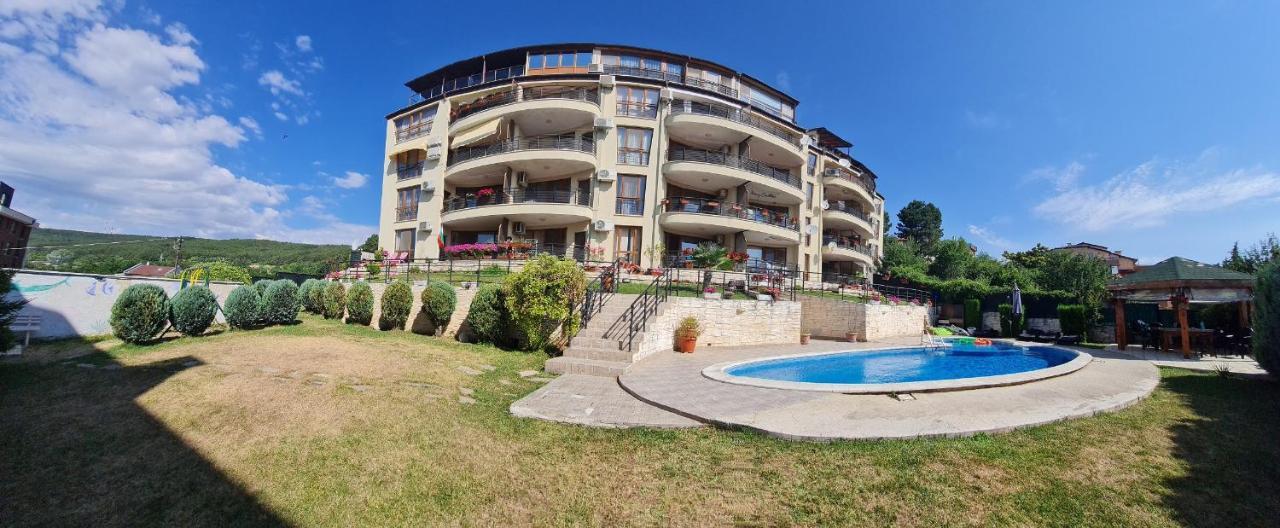 Port Natura Apartment Varna Exterior photo